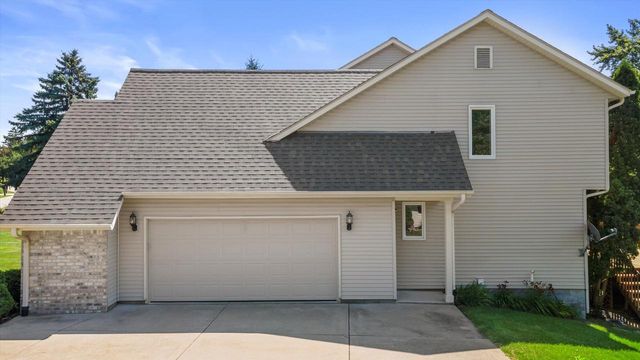 18525 Brookridge DRIVE, Brookfield, WI 53045