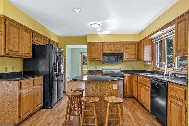 18525 Brookridge DRIVE, Brookfield, WI 53045