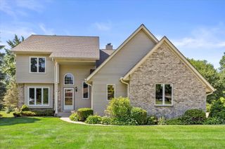 18525 Brookridge DRIVE, Brookfield, WI 53045