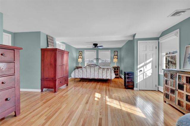 8 Noel Place, Smithtown, NY 11787