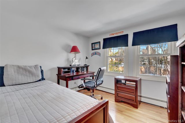 8 Noel Place, Smithtown, NY 11787