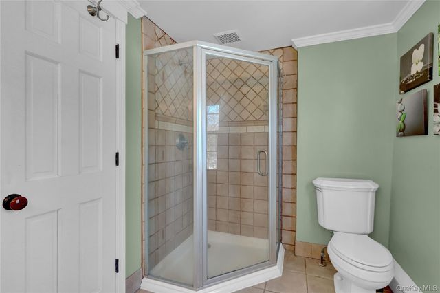 8 Noel Place, Smithtown, NY 11787