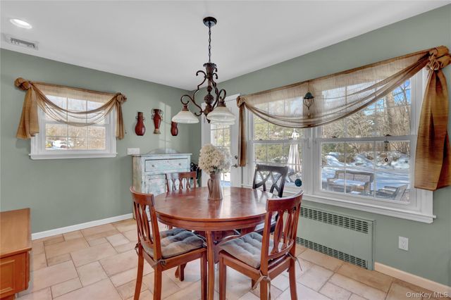 8 Noel Place, Smithtown, NY 11787