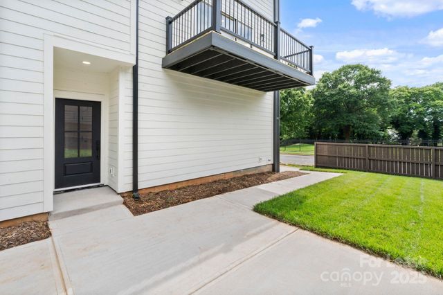 129 French Street B, Charlotte, NC 28216