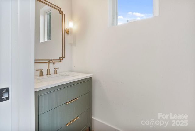 129 French Street B, Charlotte, NC 28216