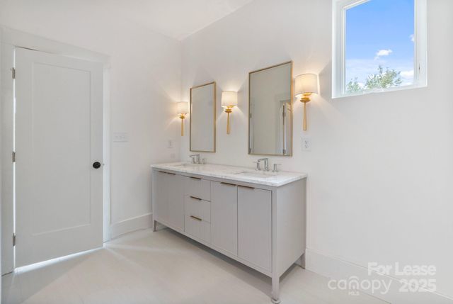 129 French Street B, Charlotte, NC 28216