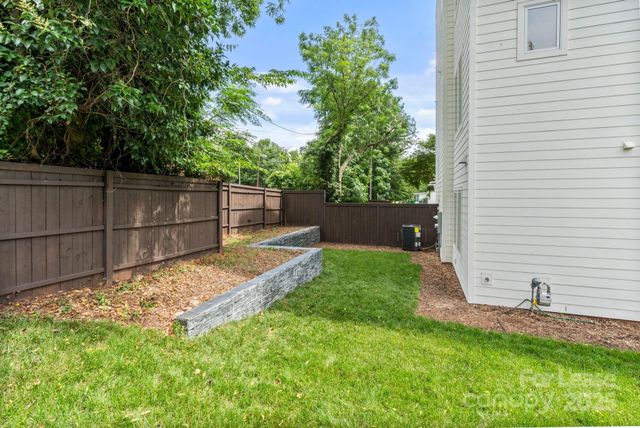 129 French Street B, Charlotte, NC 28216