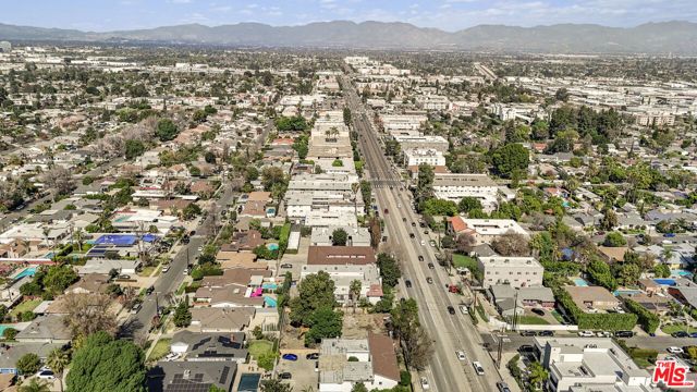 6901 Woodman Avenue, Van Nuys (los Angeles), CA 91405