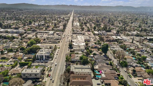 6901 Woodman Avenue, Van Nuys (los Angeles), CA 91405