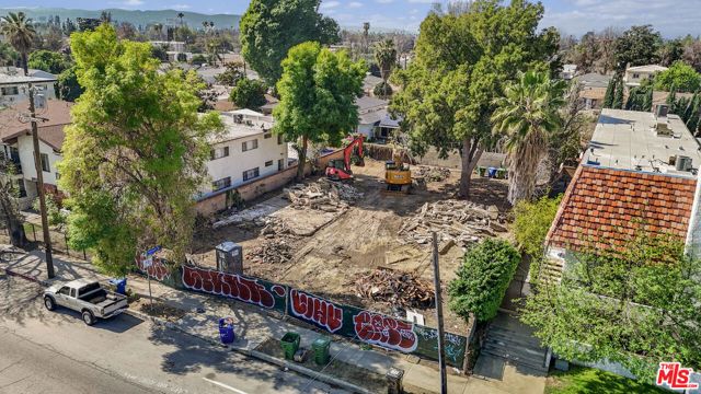 6901 Woodman Avenue, Van Nuys (los Angeles), CA 91405