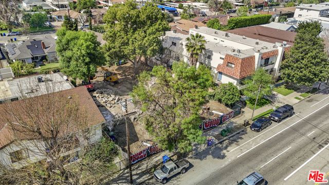 6901 Woodman Avenue, Van Nuys (los Angeles), CA 91405