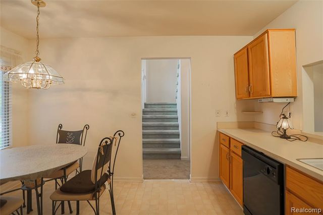 16768 Pearlcreek Court, Macomb, MI 48042