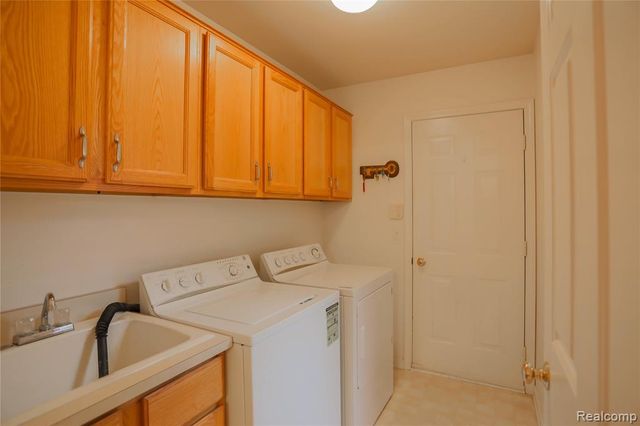 16768 Pearlcreek Court, Macomb, MI 48042