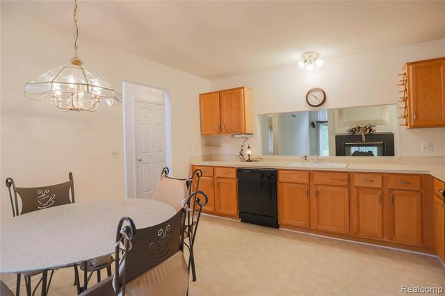 16768 Pearlcreek Court, Macomb, MI 48042