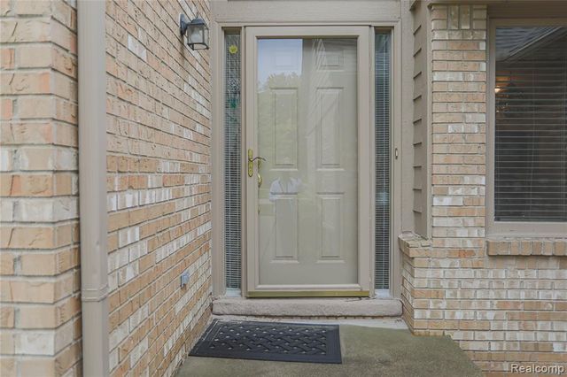 16768 Pearlcreek Court, Macomb, MI 48042