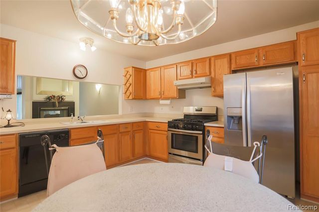 16768 Pearlcreek Court, Macomb, MI 48042