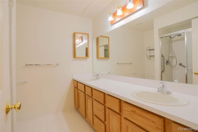 16768 Pearlcreek Court, Macomb, MI 48042