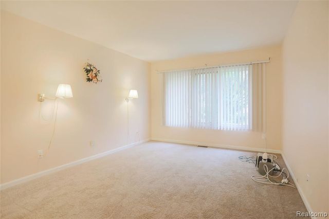 16768 Pearlcreek Court, Macomb, MI 48042