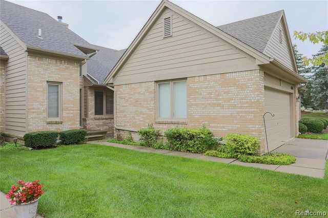 16768 Pearlcreek Court, Macomb, MI 48042