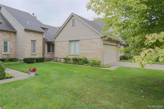 16768 Pearlcreek Court, Macomb, MI 48042