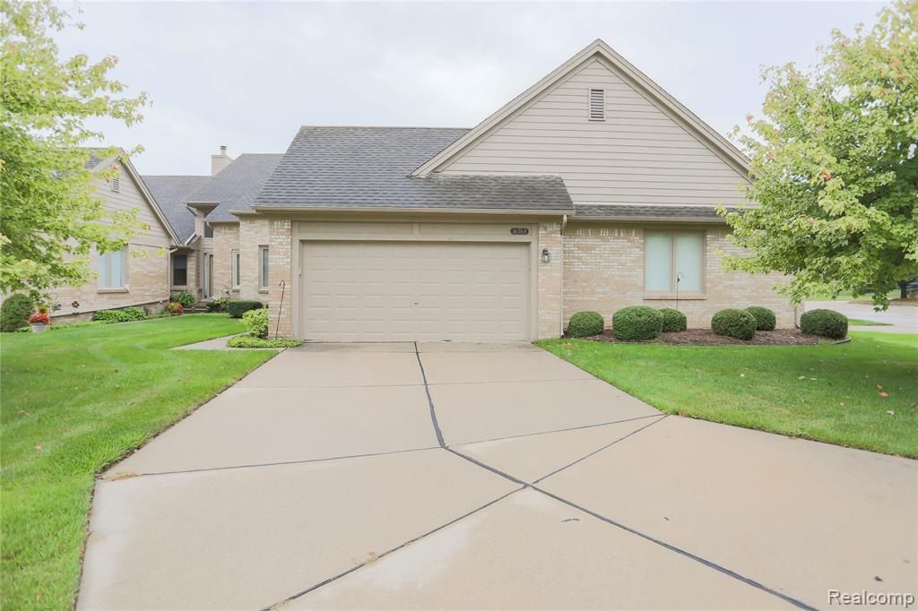 16768 Pearlcreek Court, Macomb, MI 48042