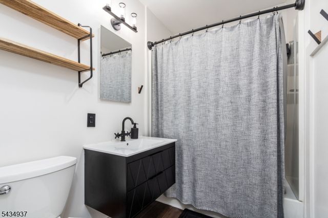 7 West St, Roxbury Twp., NJ 07876