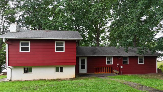 274 Edgewater Road, Inman, SC 29349