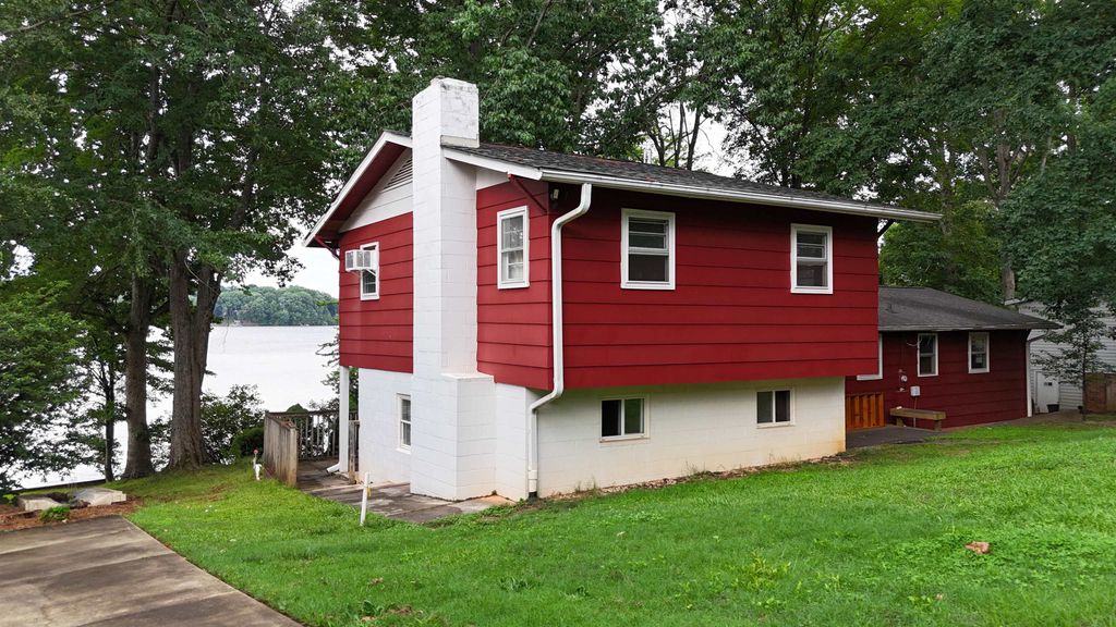 274 Edgewater Road, Inman, SC 29349