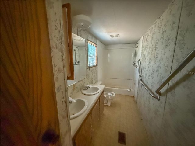 19735 MCCALL ROAD, Altoona, FL 32702