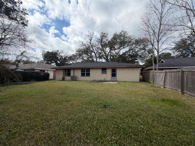2405 Gardenia Street, Lake Charles, LA 70601