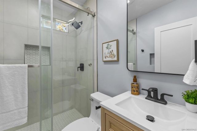 4827 Bayard St, San Diego, CA 92109