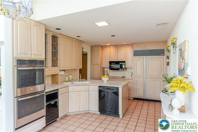 3523 Lindberg Avenue, South Whitehall Twp, PA 18103