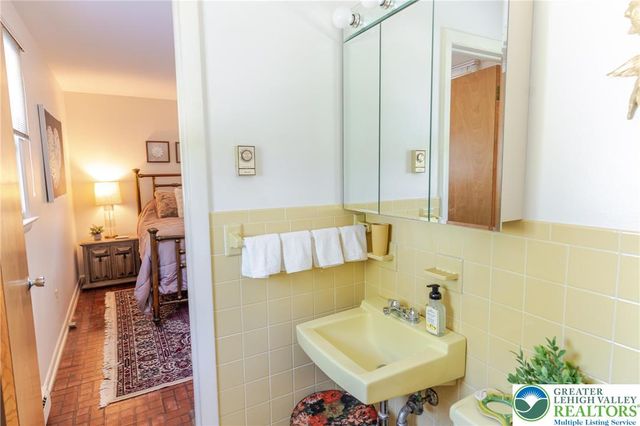 3523 Lindberg Avenue, South Whitehall Twp, PA 18103