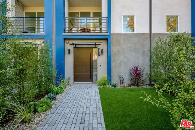 5851 Westside Crossing Lane, Los Angeles, CA 90034