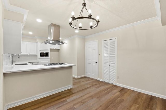 207 Willowick Drive, Conroe, TX 77304