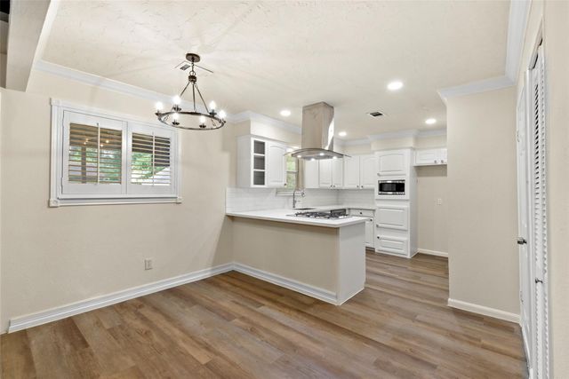 207 Willowick Drive, Conroe, TX 77304