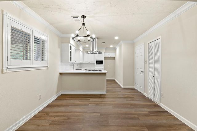 207 Willowick Drive, Conroe, TX 77304