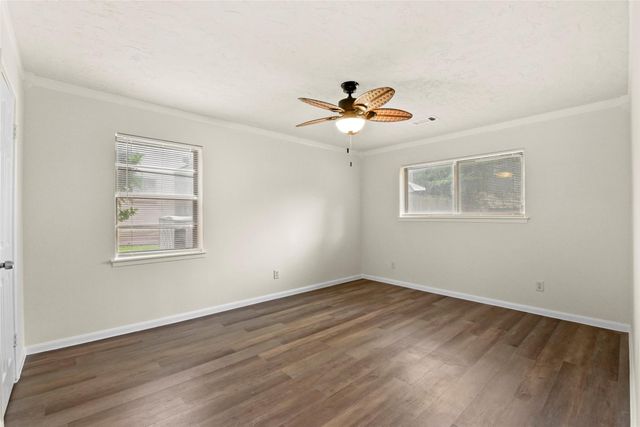 207 Willowick Drive, Conroe, TX 77304