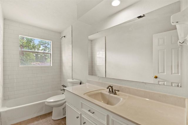 207 Willowick Drive, Conroe, TX 77304