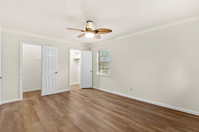 207 Willowick Drive, Conroe, TX 77304