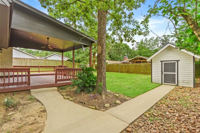 207 Willowick Drive, Conroe, TX 77304