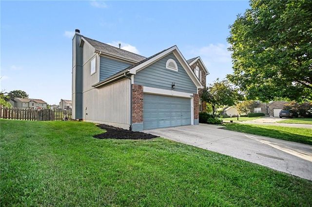 1058 Maple Woods Terrace, Liberty, MO 64068