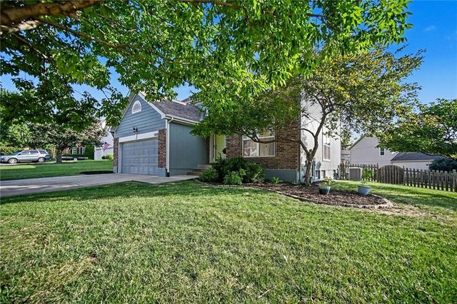 1058 Maple Woods Terrace, Liberty, MO 64068