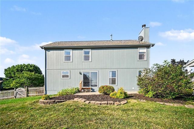 1058 Maple Woods Terrace, Liberty, MO 64068