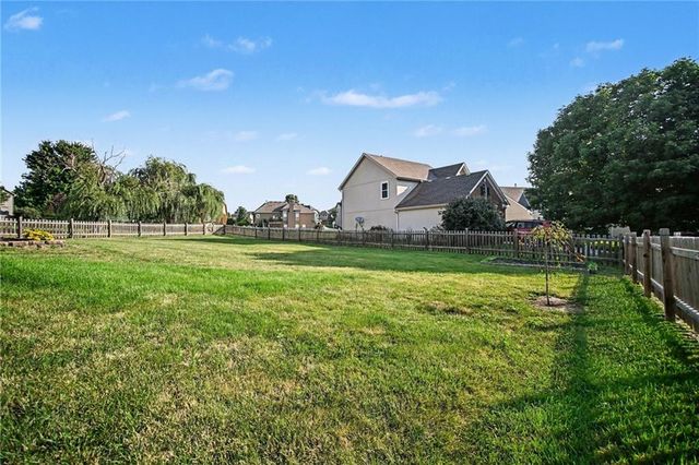 1058 Maple Woods Terrace, Liberty, MO 64068