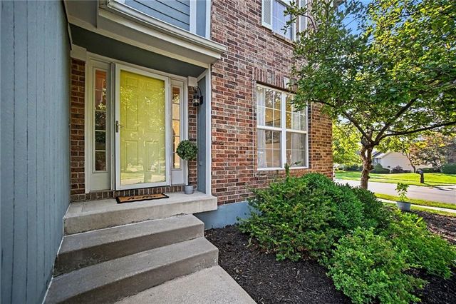 1058 Maple Woods Terrace, Liberty, MO 64068
