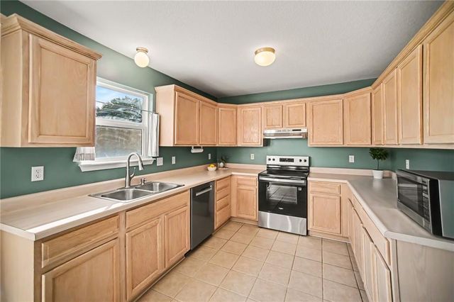 1058 Maple Woods Terrace, Liberty, MO 64068
