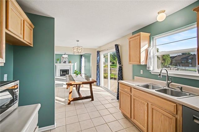 1058 Maple Woods Terrace, Liberty, MO 64068