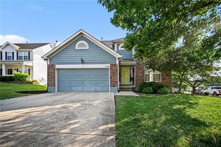 1058 Maple Woods Terrace, Liberty, MO 64068
