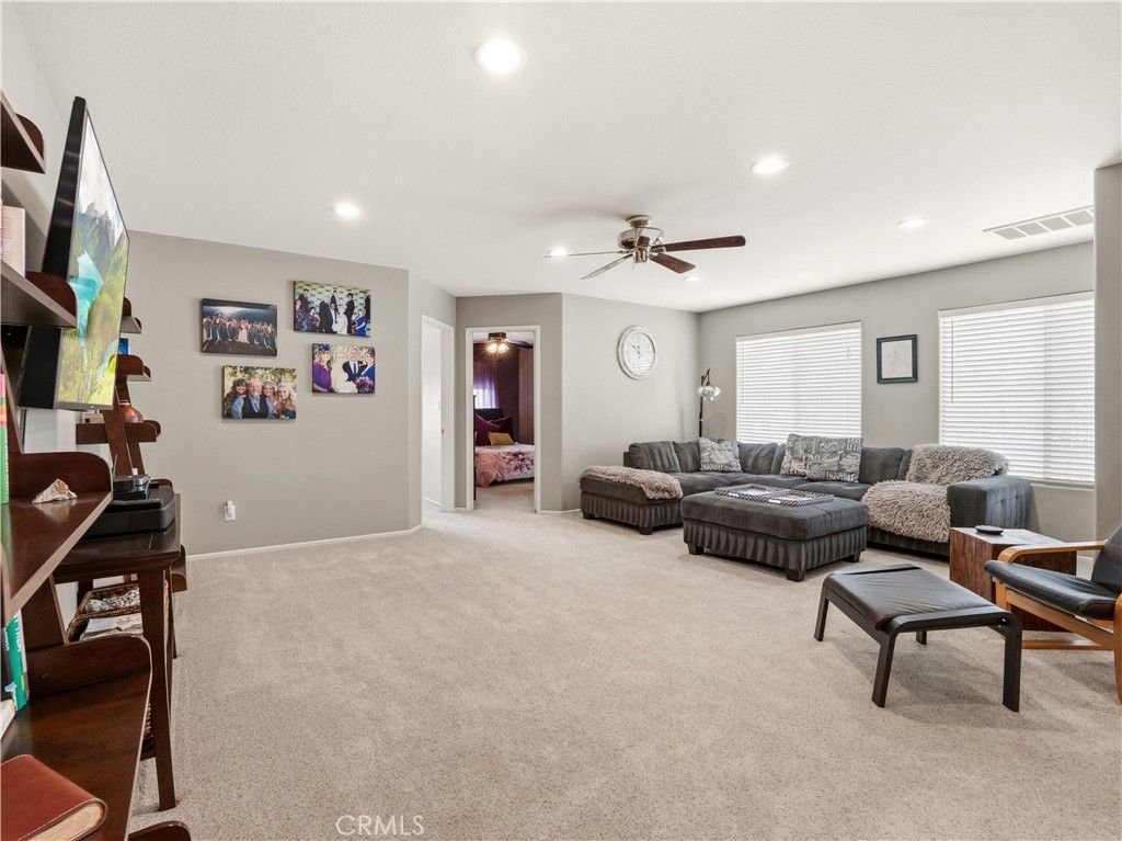 Image 19 of property listing at 27919 Bridlewood, Castaic, CA 91384